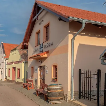 Saldorfska U Vinarskych Sklepu - 8 Osob Novy Saldorf